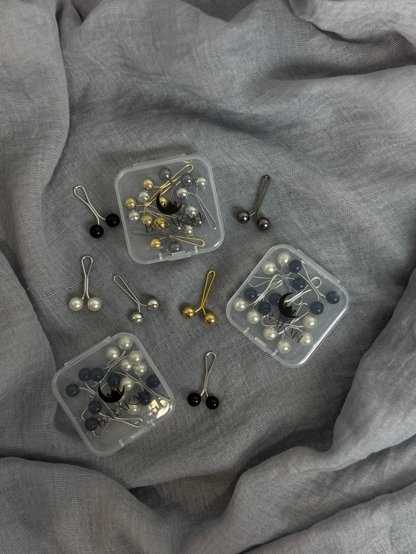 Box of Monochrome U-Shaped Hook Pins