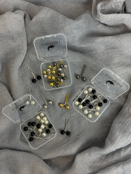 Box of Monochrome U-Shaped Hook Pins
